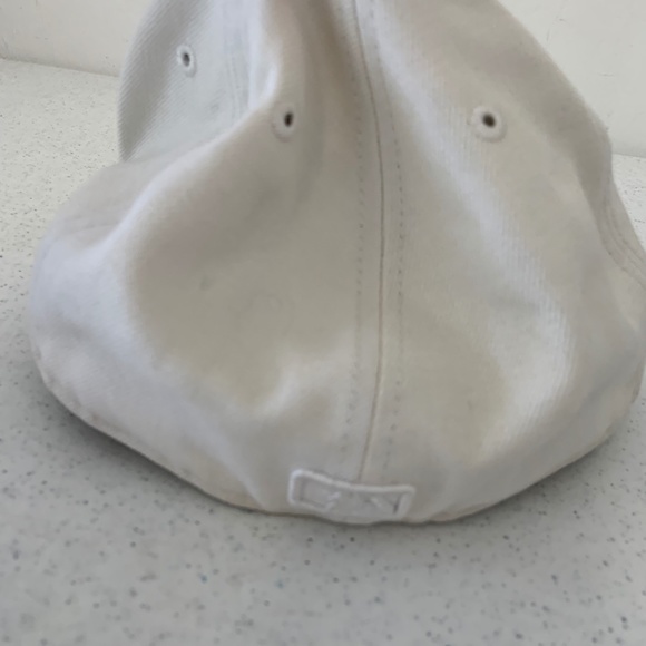 New Era 59Fifty MLB New York Yankees Fitted All White Baseball Hat - Picture 3 of 11